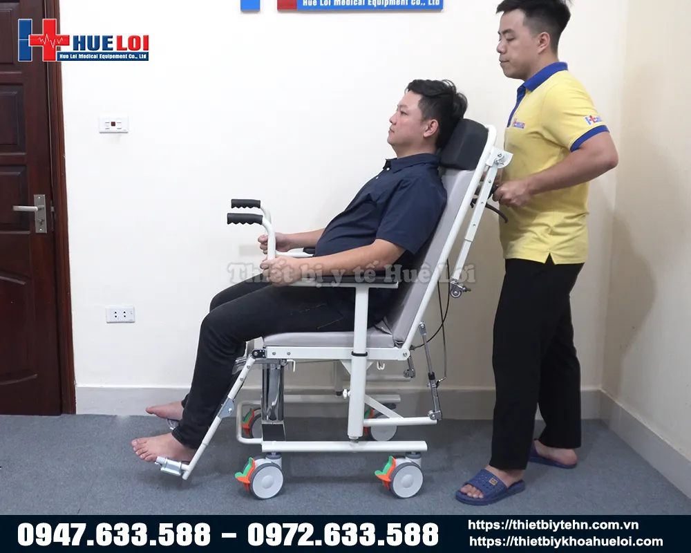Sử dụng xe lăn ngả nằm đa chức năng