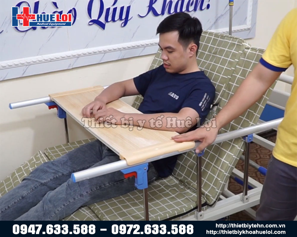 Giường đa năng đầu nhựa 4 tay quay